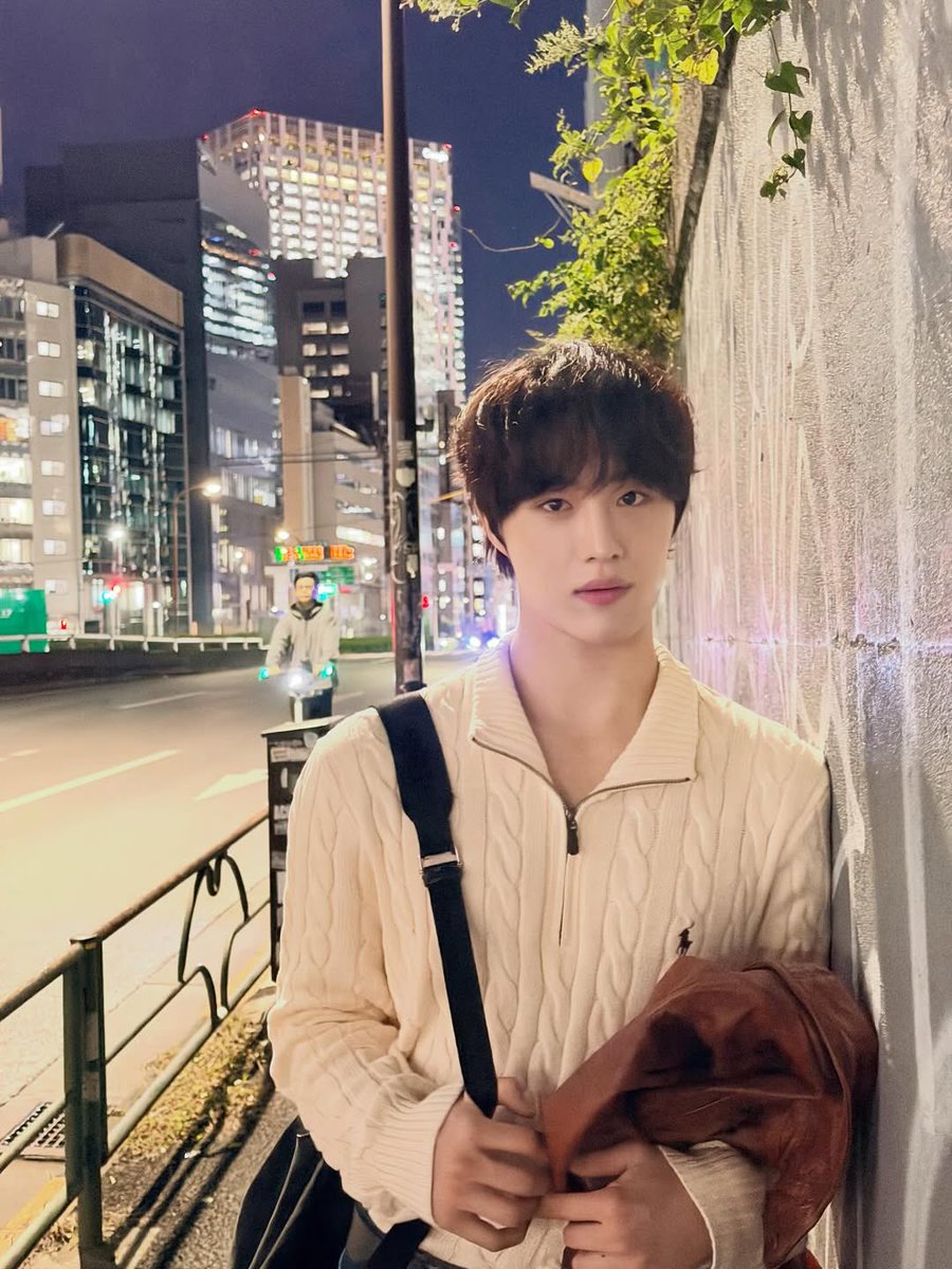 i love hyunsuk’s fashion sense so much wow that’s boyfriend..