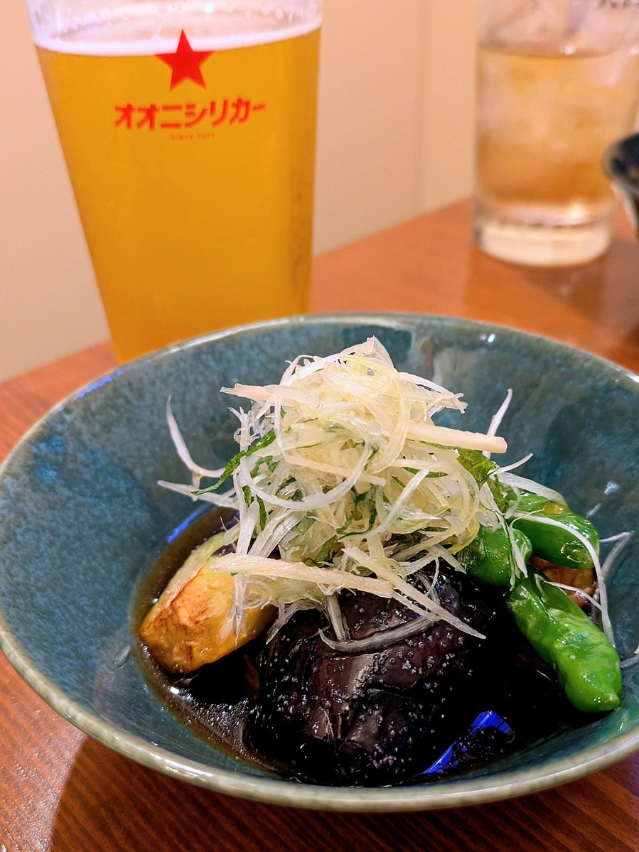 大西酒店＠十条
・天然本マグロ中トロ
・秋茄子とししとうの揚げ出し
この界隈でハシゴ酒🍻気の利いた肴も揃っていて、このエリアに来ると寄りたくなる立ち呑み酒場👍