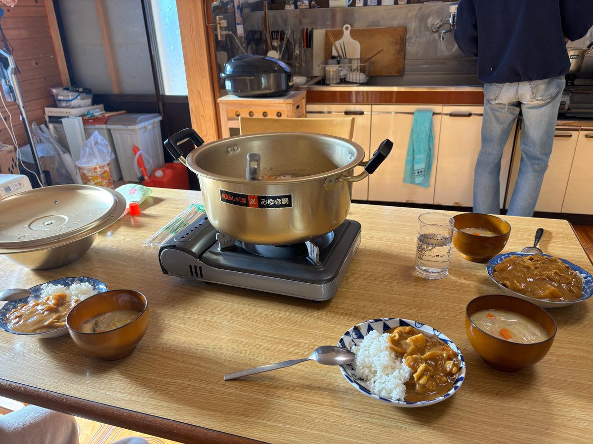 tonericos_band's tweet photo. てるさんの実家に行ったら、カレーが用意されていたの、伏線回収ってことか‼️ https://t.co/XvHTT1BE2Y