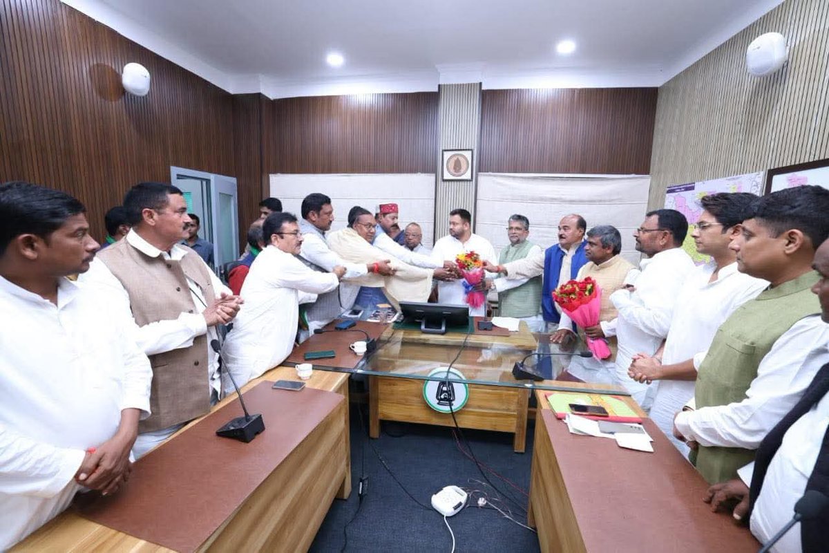 समय आएगा आपका भी एक दिन। जो आज आपकी आलोचना कर रहे हैं, वही कल आपके गुण गाएंगे। आगे के लिए शुभकामनाओं सहित आपको बधाई, श्री तेजस्वी प्रसाद यादव जी। 💐