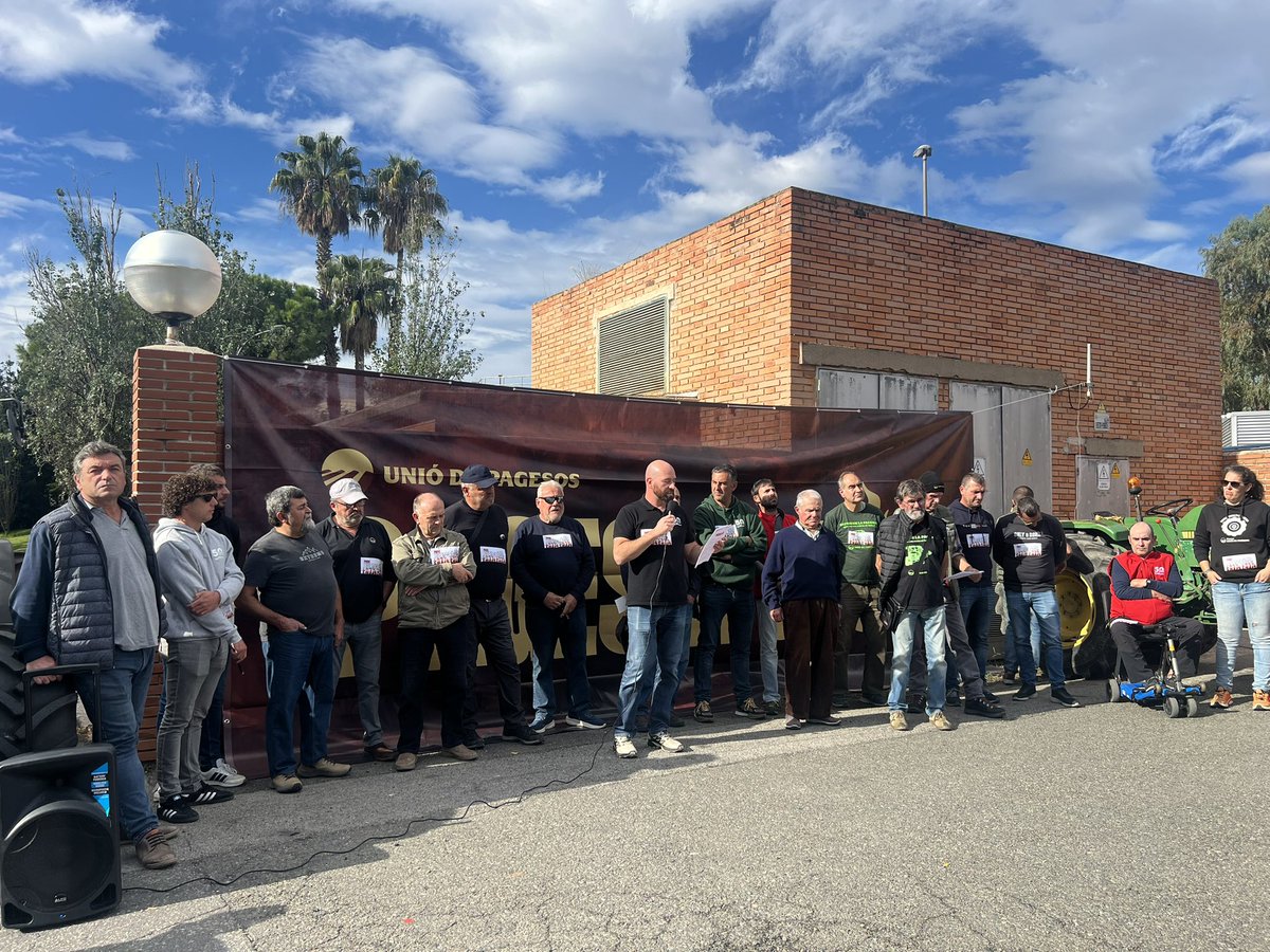 🚜 Ultimàtum de la pagesia catalana: <a href="/uniopagesos/">Unió de Pagesos</a> s'ha concentrat a set punts de Catalunya per reivindicar canvis estructurals

👉🏼 El canvi generacional, una de les urgències: només el 4% de caps d'explotació té menys de 35 anys