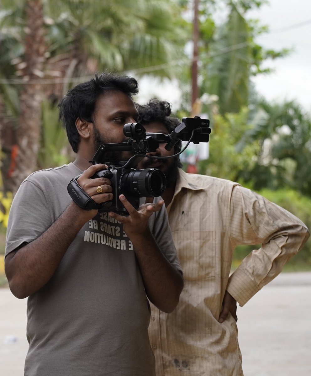 maniprince76's tweet image. My Favourite shoot day, wrap 2 scenes in just 3hrs

Here the lighting and Camera work, dialogues will tell you the core story &amp;amp; detailing of characters
And those 2 main characters are Vrishank &amp;amp; SadasiV meet..

Melo Drama to Fantasy Genre Shifting Portions of #Virgo @VjaikumarT