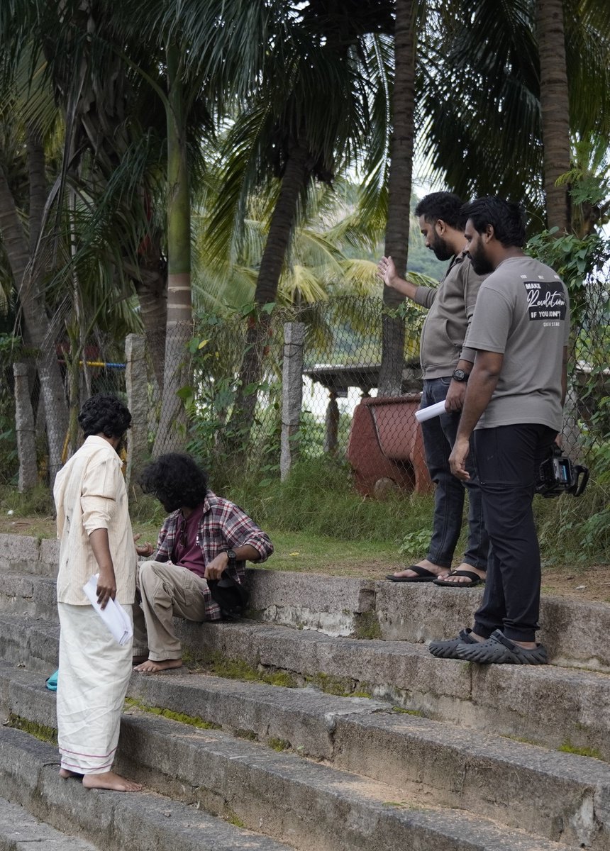 maniprince76's tweet image. My Favourite shoot day, wrap 2 scenes in just 3hrs

Here the lighting and Camera work, dialogues will tell you the core story &amp;amp; detailing of characters
And those 2 main characters are Vrishank &amp;amp; SadasiV meet..

Melo Drama to Fantasy Genre Shifting Portions of #Virgo @VjaikumarT