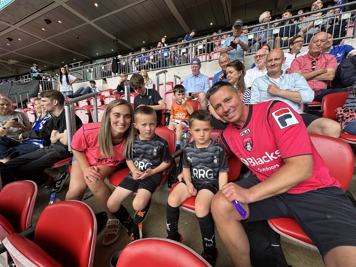 rewster6's tweet image. What. A. Day! Memories to last a lifetime ❤️ #oafc