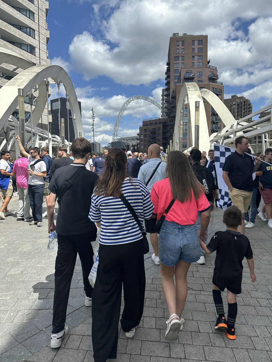 rewster6's tweet image. What. A. Day! Memories to last a lifetime ❤️ #oafc