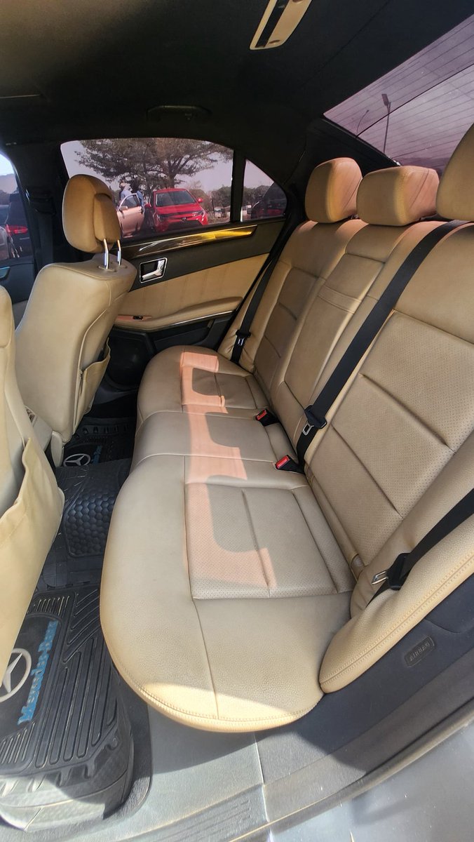 Ynitfalways's tweet image. Extremely clean Nigerian used Mercedes Benz E350 2010 upgraded to 2015
With untempered engine and gear in a perfect condition and chilling AC.

Price: ₦11.5million

Location: Abuja