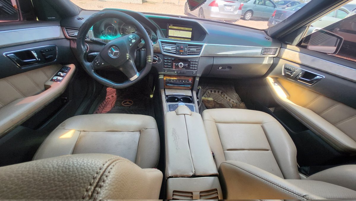 Ynitfalways's tweet image. Extremely clean Nigerian used Mercedes Benz E350 2010 upgraded to 2015
With untempered engine and gear in a perfect condition and chilling AC.

Price: ₦11.5million

Location: Abuja