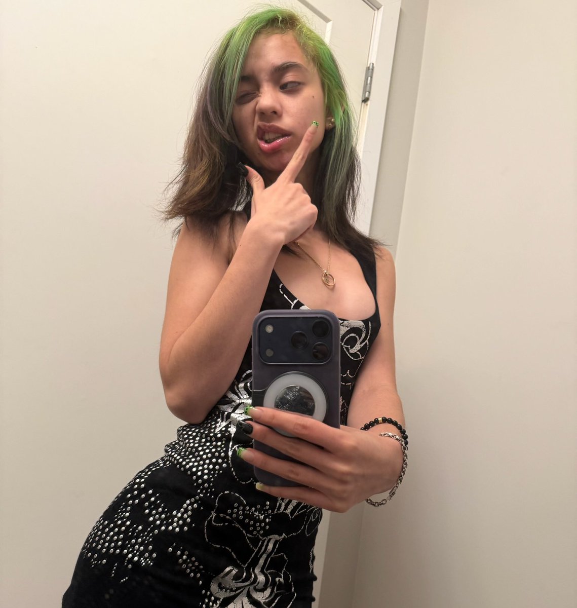 luhhangie's tweet image. Do men still find natural girls attractive?