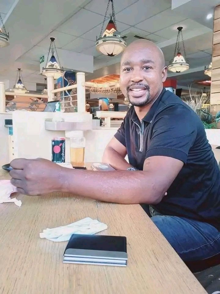 joy_zelda's tweet image. This is the guy who Killed Namhla Mtwa from Mthatha on the 21 April 2022, His an ANC member and business man who gets Tenders from government His roaming the streets free and has never been arrested 

His name is Bekezulu Mfesane 

Let&apos;s make him Trend