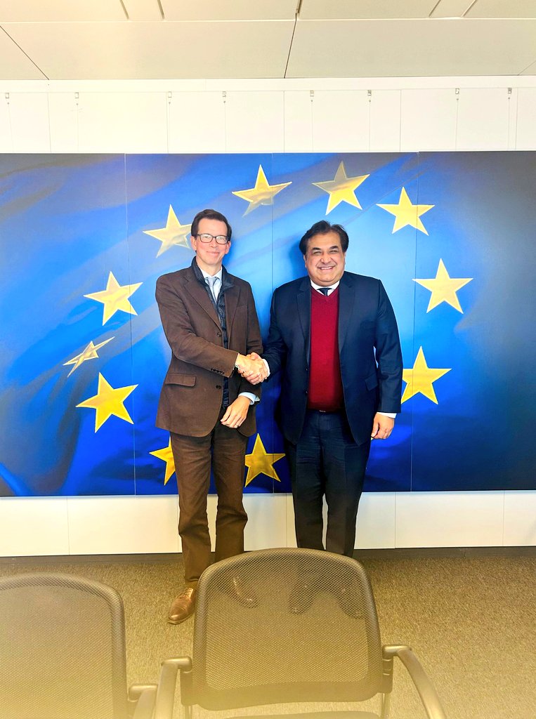 PakinBrussels's tweet photo. Ambassador @rahimhayat met the Head of Cabinet to the EU Commissioner for Migration and Internal Affairs, Mr. Alexander Winterstein.

They discussed 🇵🇰 🇪🇺 cooperation on migration management, legal pathways, talent mobility, and cooperation under the Migration & Mobility Dialogue.

@ForeignOfficePk 
@EU_Commission