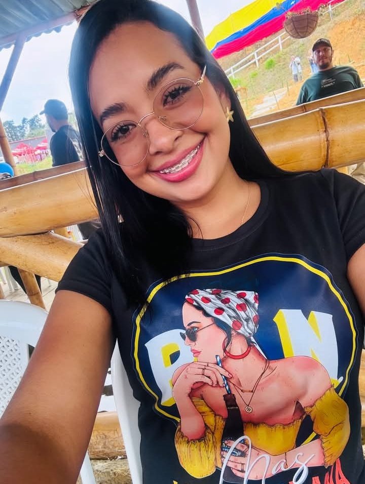 Sean felices, vivan la vida y dejen vivir a los demás con sus locuras, traumas, tristezas, alegrías 💜💜💜💜💜