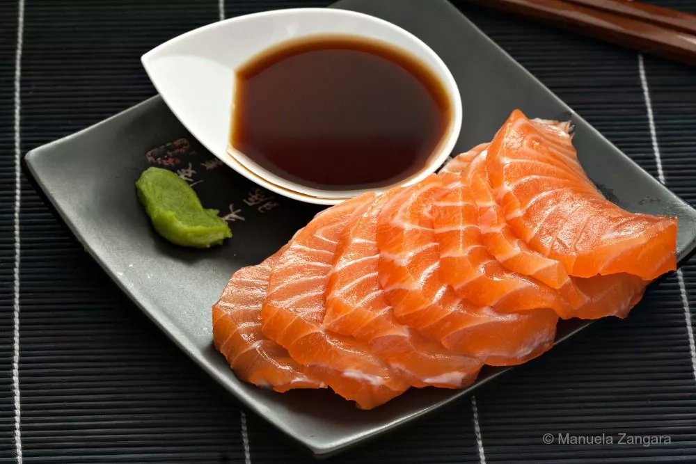 Fresh salmon, a quick homemade ponzu, and a plate that feels refreshing from the first bite 😍 Make this appetiser when you want something light with a bright, fresh finish. tinyurl.com/2pnnw6u5

#sashimi #Japaneserecipe