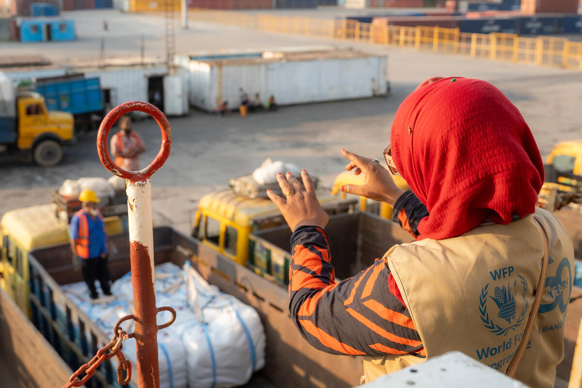 WFP_Bangladesh's tweet photo. WFP’s Supply Chain team has managed Korea’s 🇰🇷 latest rice contribution for the Rohingya response, 20,265 MT, enough to support 1.1M people for two months. 
Through WFP’s e-voucher system, the nutrient-rich fortified rice will reach families in Cox’s Bazar. 
#wfpbd50 https://t.co/By0jlaHG7I