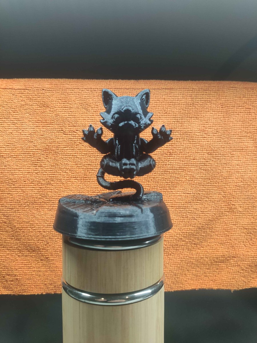 Calimero_second's tweet image. The @ExoSpiritsNft  team is working on physical collectibles. They presented some prototypes, and I asked them for the file so I could print it on my 3D printer.

The fact that it floats, is absolutely brilliant! I love my cat; kudos to the modeler, incredibly detailed!