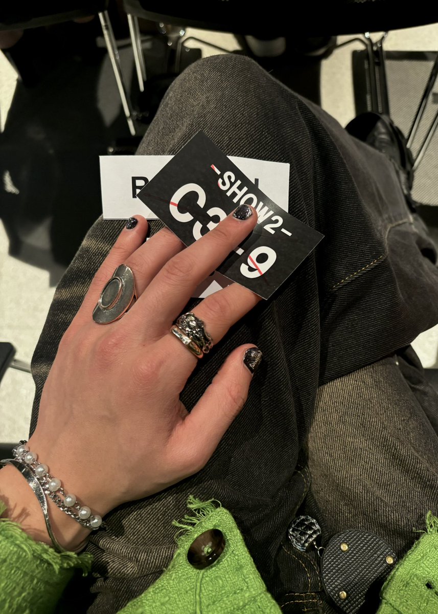 dc_akey's tweet image. 【2024,3】

DRUM LINEのMV撮影！

初の撮影でみんな緊張してたの懐かしいし今このMVみるとみんな可愛い笑

終わった後に深夜みんなでラーメン食べに行ったのも思い出

撮影前は危ない減量をしていた記録も、

そーえばこん時はネイルしてたけどシャンプーする時に髪に引っかかるから辞めたんだった