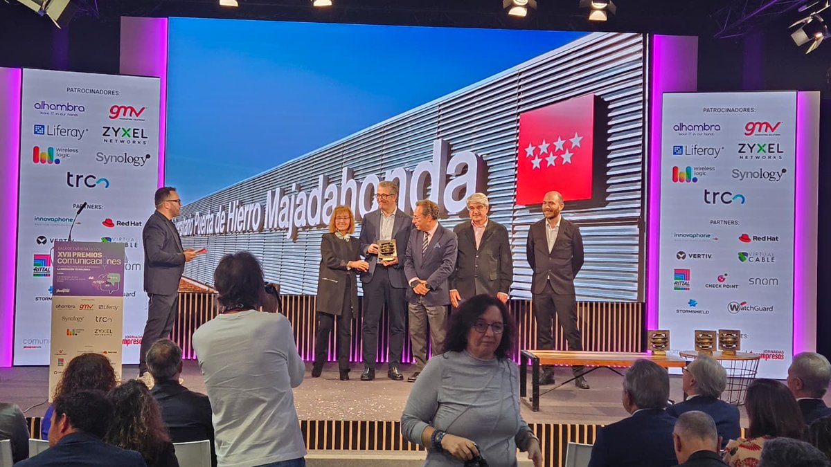 El proyecto “Pediatría del Futuro: Dato Sano, Seguridad del Paciente e Innovación” Recibe el galardón en la categoría #Salud de los 17 Premios <a href="/comhoy/">ComunicacionesHoy</a>
ℹ️Enlaces de interés:
eu1.hubs.ly/H0pHL2c0 
ℹ️NdP: eu1.hubs.ly/H0pHLw_0

promovido por <a href="/TSEUP/">SEUP</a>