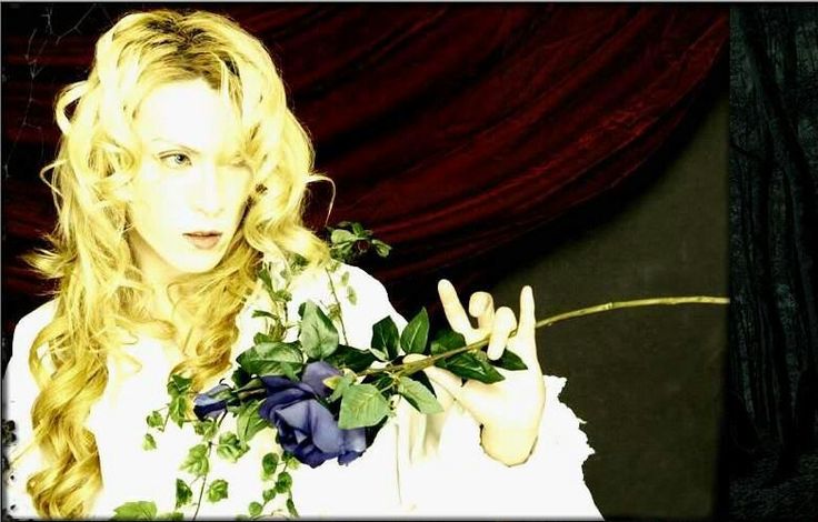 ִֶָ. ..𓂃🪉 ࣪ ִֶָ་༘࿐

“He could see it still: a crown of winter roses, blue as frost. Rhaegar had chosen Lyanna Stark of Winterfell.”

| #RhaegarTargaryen |