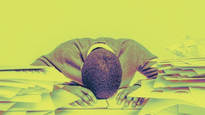 When layoffs hit, even those who stay feel the impact.
A recent Fast Company article by Dorie Clark and Alisa Cohn offers valuable perspective on how to lead yourself and your team when your organization has been through cuts. 

👉fastcompany.com/91411522/how-t…