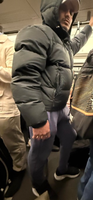 BTPCasey's tweet image. We want to speak to this man after a woman was sexually assaulted on an Elizabeth Line train from Slough to Tottenham Court Road.

Recognise him?

Text BTP on 61016 using reference 201 of 11 November.

More ⬇️ 

spkl.io/6004AjFMq