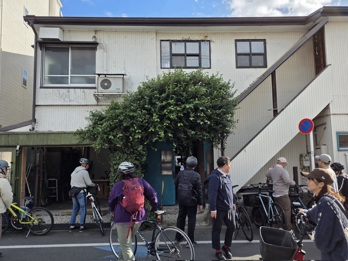大田区内のアートイベント「南端東京」の自転車ツアーに参加しました。
区内の町工場はこれまでたくさんお邪魔しましたが、アーティストのスタジオは町工場とはまた違った趣きがあり、作家さんのライフスタイルも垣間見えてとても楽しかったです。来年にも期待！