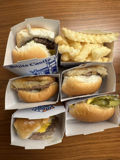 femalebodybuil6's tweet image. Describe White Castle in one word.