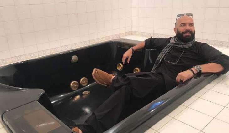 EffendiNews's tweet image. Can someone ask Wajahat S Khan about these pictures that he posed for? They are from the time period when another government was derailed using biased, PTI judges and Imran Khan was forcibly installed by the ISI. 
@WajSKhan