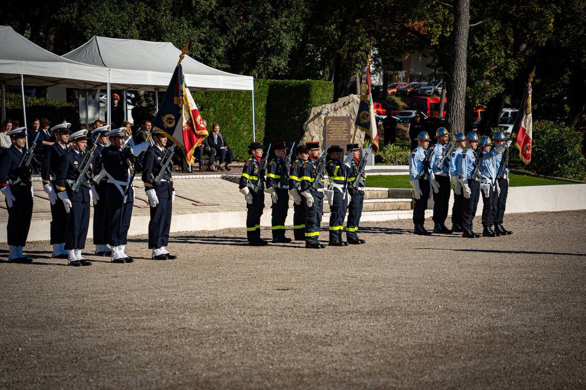 DG_SecCivile's tweet image. Aujourd’hui à Brignoles, au sein du @riisc_7, nous célébrons la Journée nationale de la Sécurité civile.

Un moment solennel pour honorer la mémoire de ceux qui sont allés jusqu’au sacrifice ultime, en donnant leur vie pour sauver celle des autres.

L’occasion également de…