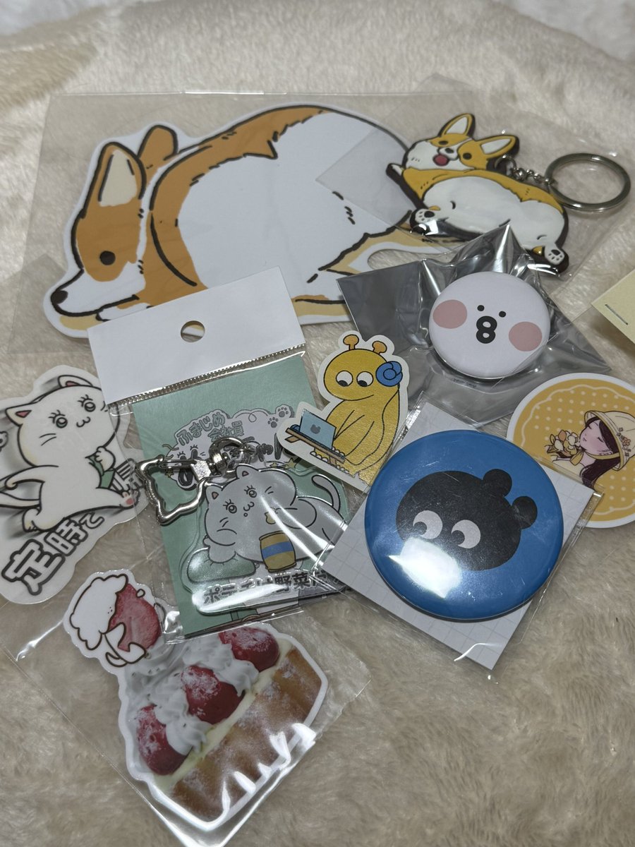 draw_and_diary's tweet image. なんとか #デザフェス 2日間終わりました〜！！

まだまだ改善の余地ありすぎだし反省ばかりだけど乗り切れた😭✨

今回ありがたいことに雑誌の挿絵の依頼をいただきました！！！こういう奇跡があるんだと嬉しく実感しています✨✨

ありがとうございました！