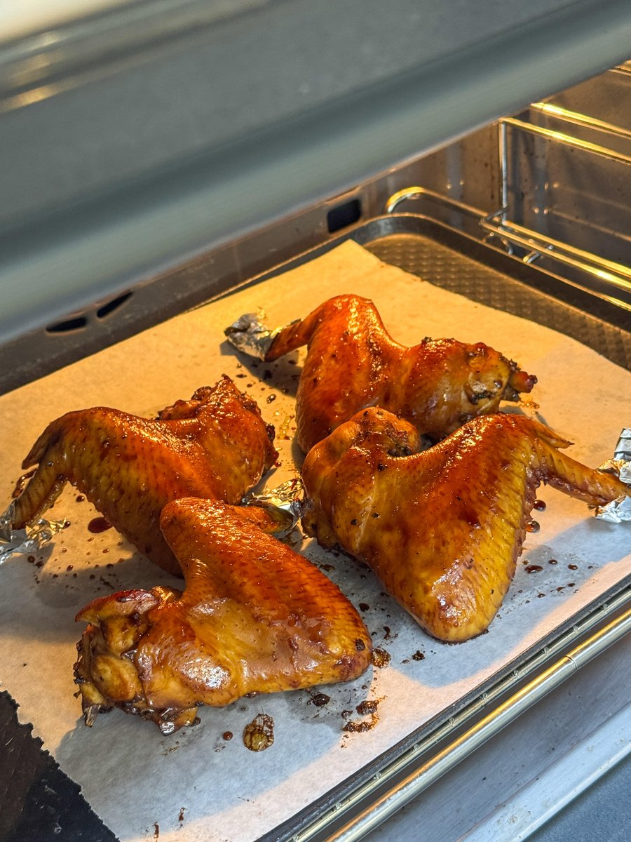 ff6_js's tweet image. A little crispy, a little spicy—just like me. 😉🔥🍗