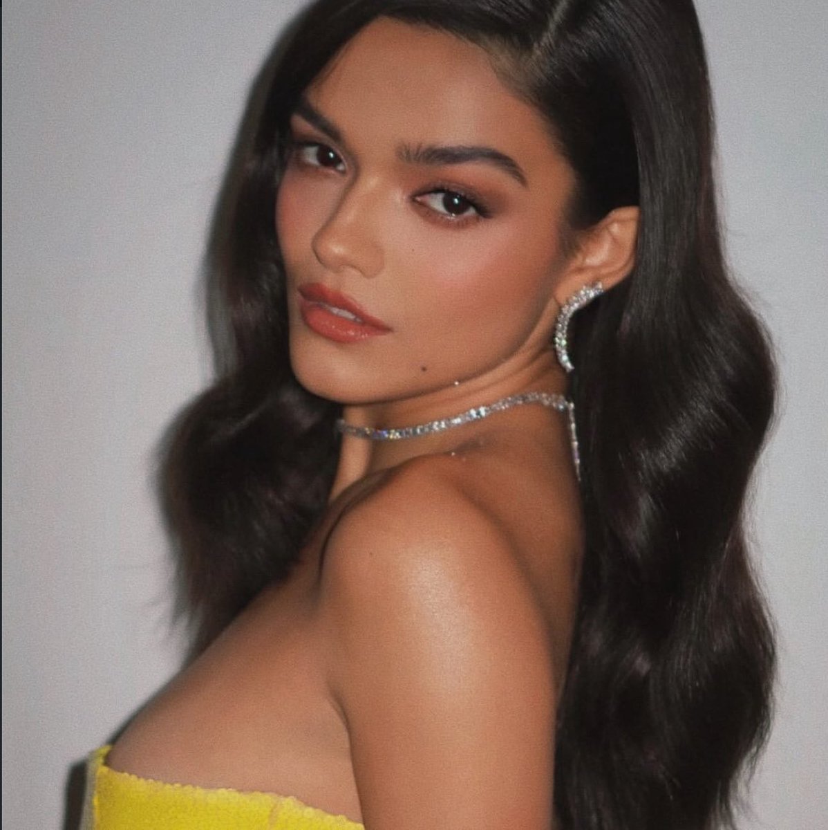 BuzzingPop's tweet image. Rachel Zegler has unfollowed Gal Gadot on Instagram.