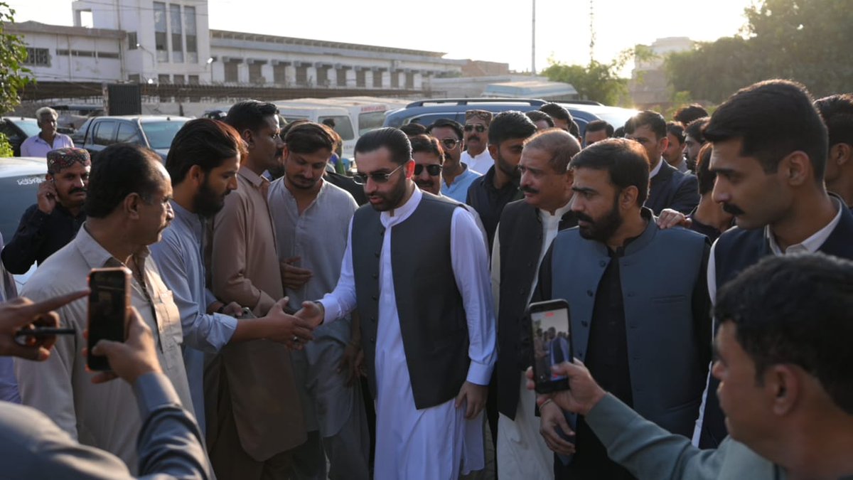 Ikhtiarzardari's tweet image. راول شارجیل میمن اور پارٹی وفد کی اسپتال آمد نے متاثرہ خاندانوں کا حوصلہ بڑھایا۔ فیکٹری سانحہ کے ذمہ داروں کے خلاف مؤثر کارروائی اور متاثرین کی مدد پر بھی بات چیت ہوئی۔
#PPPCares #LatifabadIncident #SupportForVictims