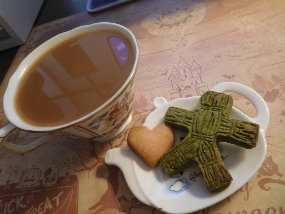 tinyan3's tweet image. ハロウィーンのなごりコーヒータイム