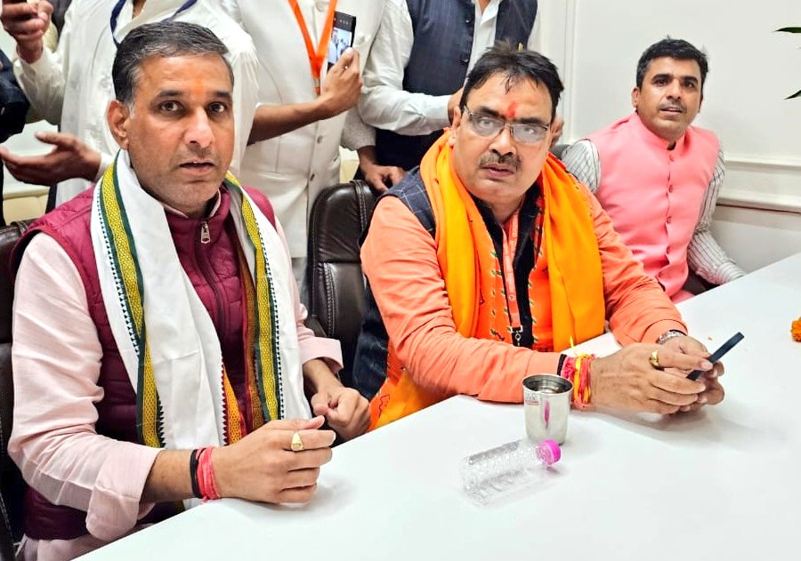 Radhemahwa's tweet image. अशोक सैनी जी का चतुर्थ श्रेणी कर्मचारी भर्ती में पदों की संख्या बढ़वाने के लिए समर्थन देते हुए CM साहब तक मांग रखने का वादा किया।

वरिष्ठ भाजपा नेता,प्रदेश प्रवक्ता श्री अशोक सैनी जी का कल जन्मदिन है। 

कल सुबह 10बजे: 👇👇  
   #HBD_AshokSaini   @AshokSaini_BJP