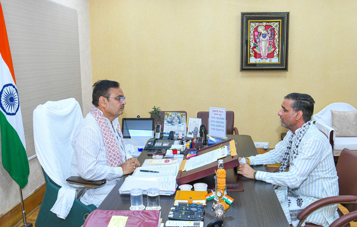 Radhemahwa's tweet image. अशोक सैनी जी का चतुर्थ श्रेणी कर्मचारी भर्ती में पदों की संख्या बढ़वाने के लिए समर्थन देते हुए CM साहब तक मांग रखने का वादा किया।

वरिष्ठ भाजपा नेता,प्रदेश प्रवक्ता श्री अशोक सैनी जी का कल जन्मदिन है। 

कल सुबह 10बजे: 👇👇  
   #HBD_AshokSaini   @AshokSaini_BJP