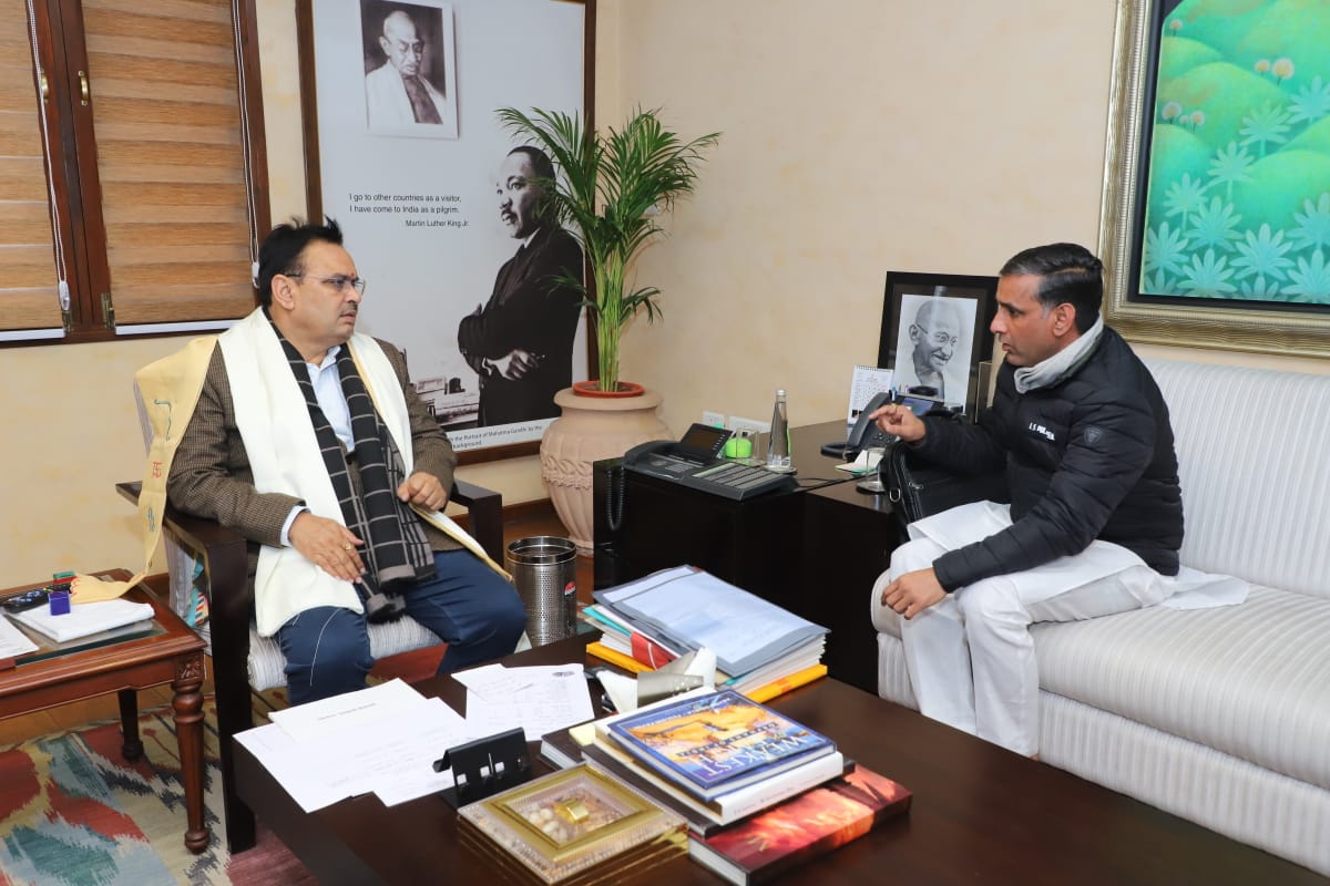 Radhemahwa's tweet image. अशोक सैनी जी का चतुर्थ श्रेणी कर्मचारी भर्ती में पदों की संख्या बढ़वाने के लिए समर्थन देते हुए CM साहब तक मांग रखने का वादा किया।

वरिष्ठ भाजपा नेता,प्रदेश प्रवक्ता श्री अशोक सैनी जी का कल जन्मदिन है। 

कल सुबह 10बजे: 👇👇  
   #HBD_AshokSaini   @AshokSaini_BJP