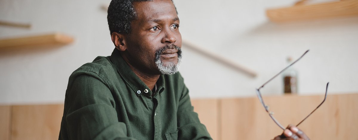 HelpwrArian's tweet image. Gall pryderon ariannol effeithio ar ein lles meddyliol, ond gall siarad amdano helpu. Darllenwch fwy am pam mae trafod materion ariannol yn bwysig i&apos;n hiechyd meddwl ow.ly/biBt50Xs4NK #IechydMeddwl