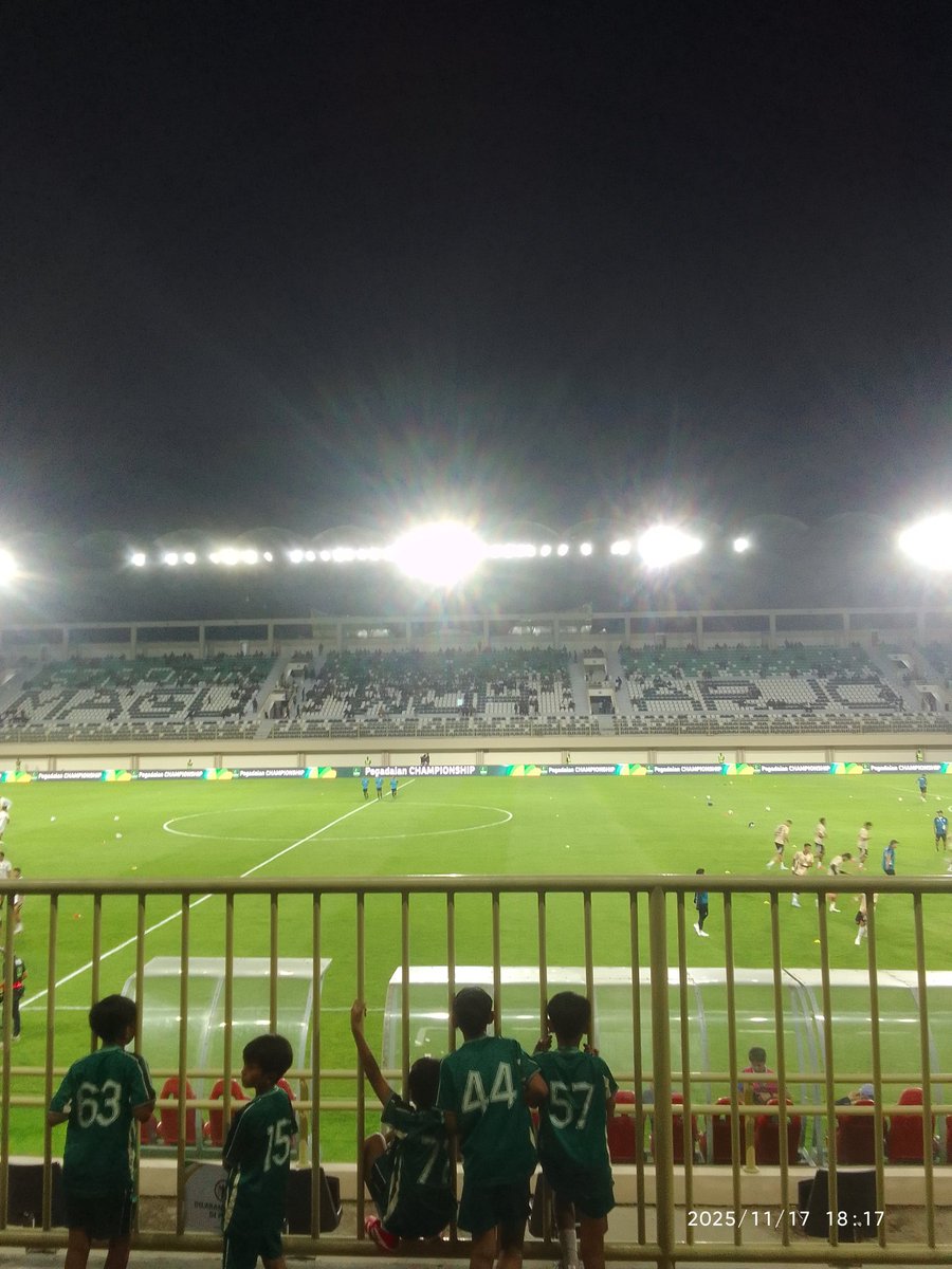 Menggapai asa untuk naiik kasta..

+3 lagi kawan