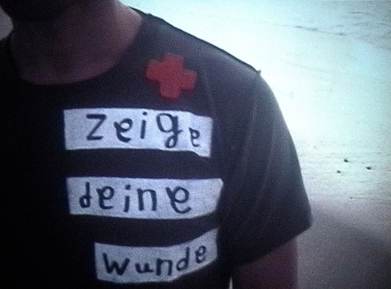 Neo2_Magazine's tweet image. El documental David Delfín. Muestra tu Herida se estrena el miércoles por primera vez en salas dentro de la 30ª edición de QueerCineMad. Con material inédito y testimonios cercanos, la película reconstruye la figura del diseñador malagueño
buff.ly/6PWu8gv