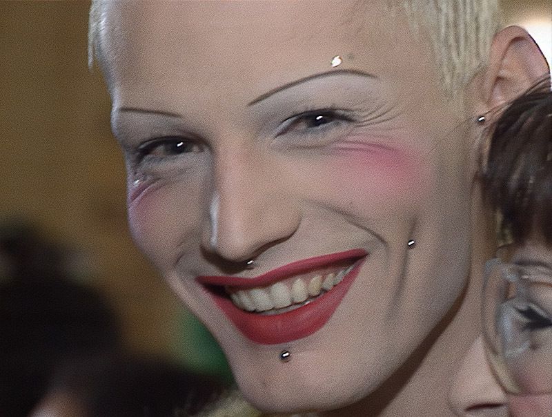 Neo2_Magazine's tweet image. El documental David Delfín. Muestra tu Herida se estrena el miércoles por primera vez en salas dentro de la 30ª edición de QueerCineMad. Con material inédito y testimonios cercanos, la película reconstruye la figura del diseñador malagueño
buff.ly/6PWu8gv