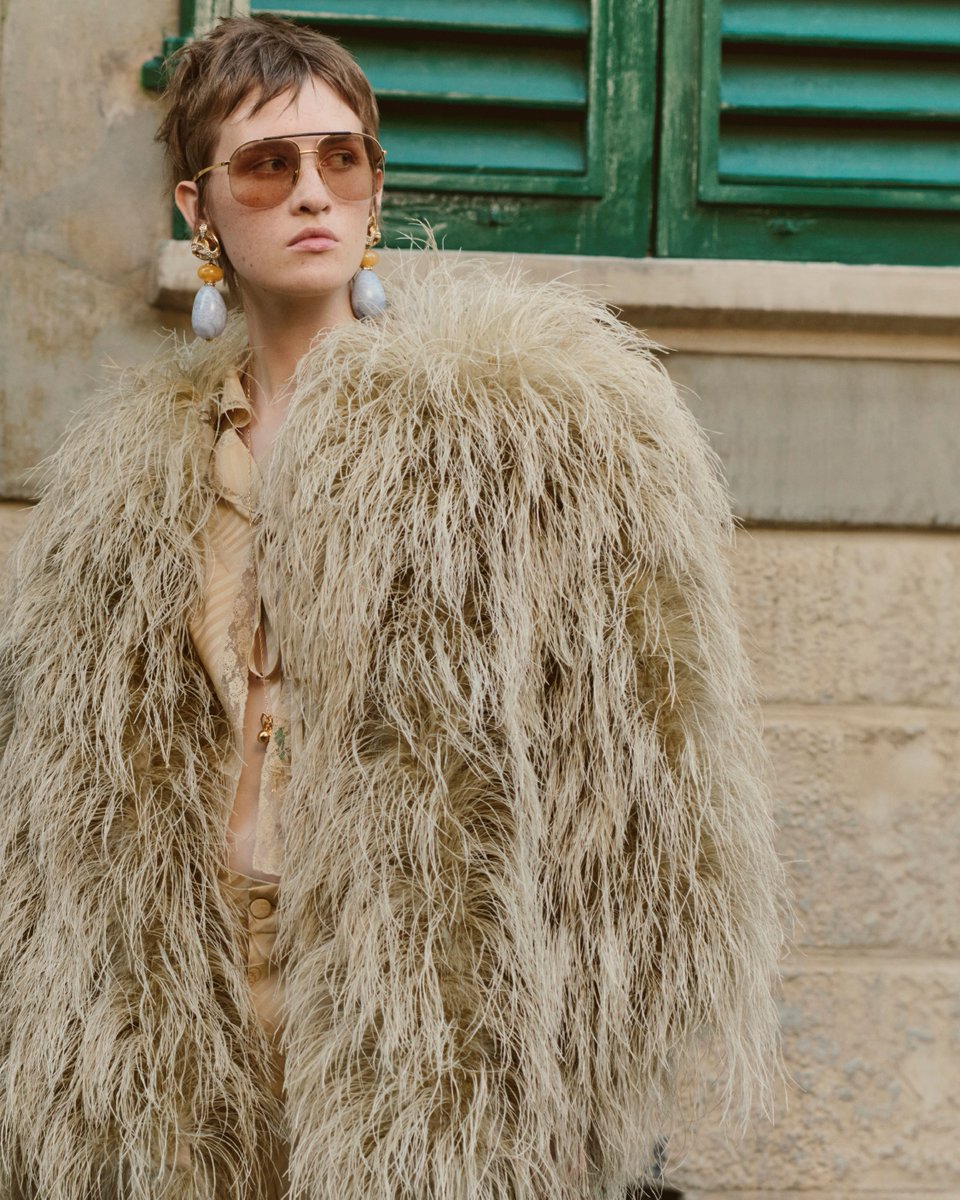 An interplay of softness and structure captured on the streets of Florence. 

Now available in stores and online on.gucci.com/_Cruise2026Col…

#GucciCruise26