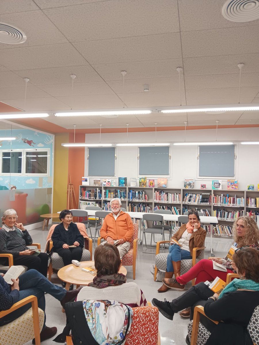 BiblioSentmenat's tweet image. 📢Cada dilluns 🕖a les 19h #lecturaenveualta . Grup d&apos;adults

 A les #biblioteques compartim #lectures i estones de vida  📚📖 #Biblioteca de #Sentmenat #BibliotecadeSentmenat