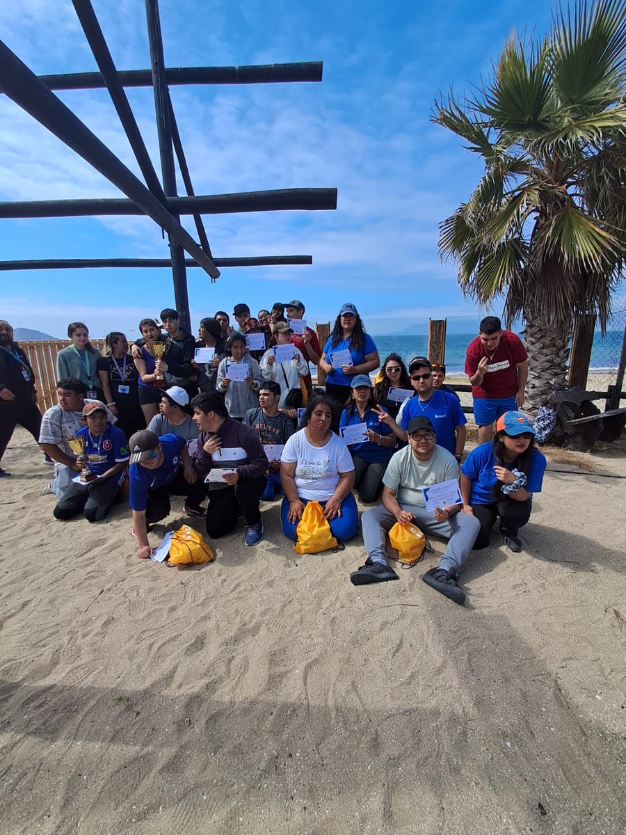 CoanilLS's tweet photo. Un lindo día de 🌞 y ⛱️ vivimos con nuestros alumnos en el balneario de #Guanaqueros comuna de #Coquimbo 

Un día deportivo donde desarrollamos actividades junto a distintos cursos con sus profesores 

Aprovechamos de entregar reconocimientos y premios por competencias

#Coanil https://t.co/9TQglOa9NA