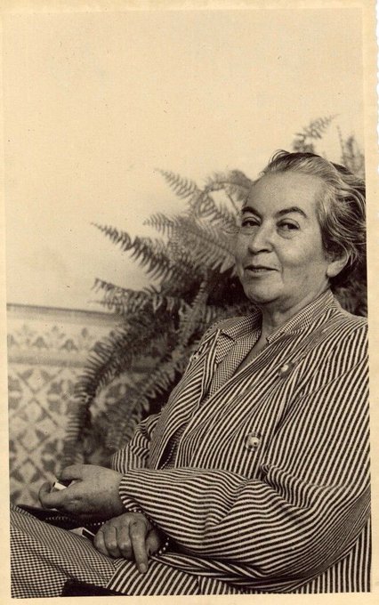 "Recordar un buen momento es sentirse feliz de nuevo".
Gabriela Mistral