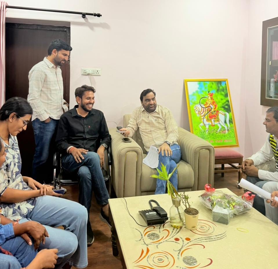 manojmeena's tweet image. भजनलाल सरकार ने SI भर्ती 2021 को रद्द करने के खिलाफ हाई कोर्ट में अपील की है। इससे स्पष्ट होता है कि भजनलाल सरकार का युवा-विरोधी चेहरा एक बार फिर सामने आ गया है।

मैं पहले भी पूरी मजबूती से यह लड़ाई लड़ चुका हूँ और आगे भी लड़ाई जारी रखूँगा।

आज इस मामले को लेकर बड़े भाई साहब…