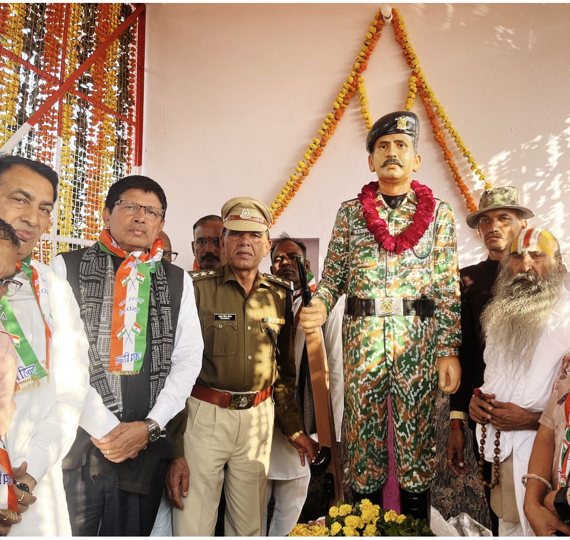 GRKhatana_'s tweet photo. आज बांदीकुई के ग्राम ढोलका में CRPF के जवान अमर शहीद श्री निहाल सिंह गुर्जर जी की मूर्ति अनावरण कार्यक्रम में दौसा सांसद श्री मुरारीलाल मीणा जी के साथ शामिल हुआ। https://t.co/KpT69K16Zx