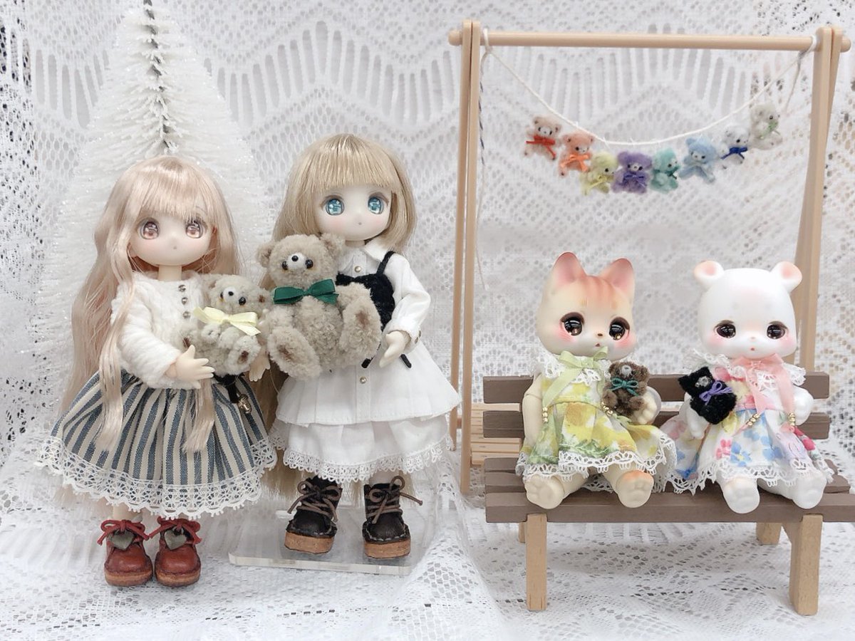 seika_dolls's tweet photo. SugaryGirls初めてリアルに見たんですが、すごい可愛かった〜💕素敵だったのでこちら(@dollmmk 様)でアイと足のパーツを。
シュガーカップスちゃんに小さいテディベアも。うちのビスケティーナちゃんに抱っこしてもらうんだ🧸(@sifa_relair 様) https://t.co/c0EM7UUo1L