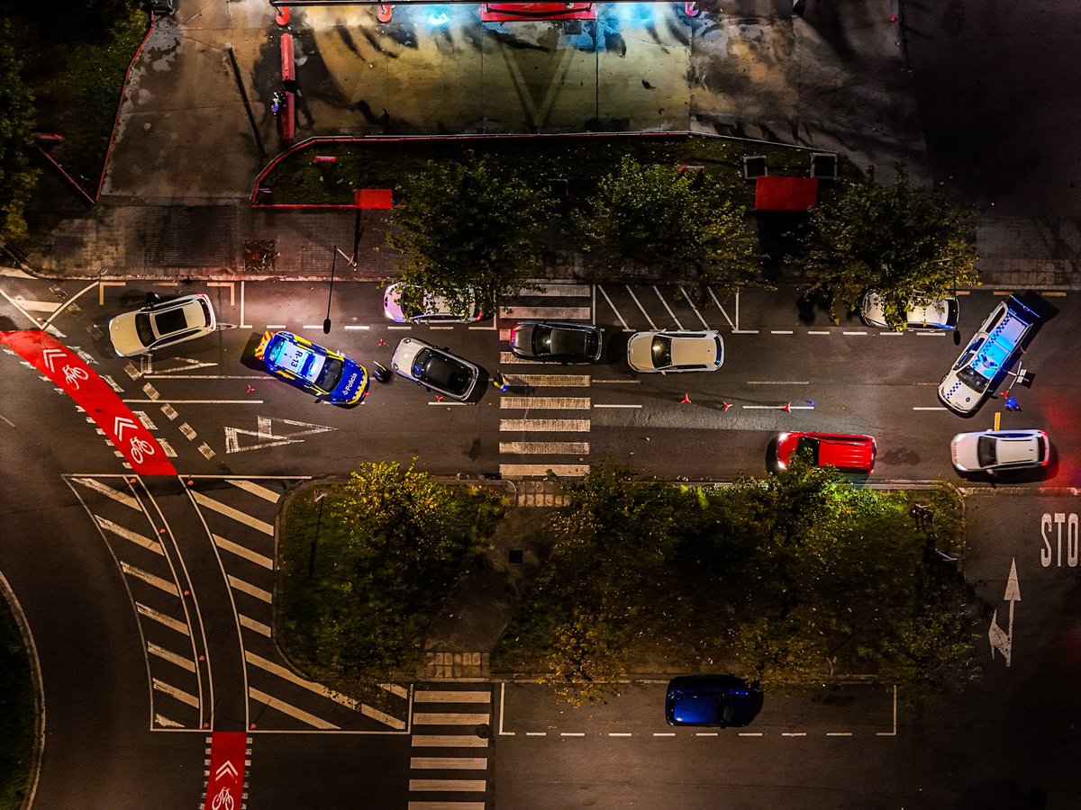 PoliciaMataro's tweet photo. 👮 Control de trànsit a la zona d'oci nocturn del Pla d'en Boet aquest dissabte. Hem aturat ✋26 vehicles :

🍺 4 positius en alcoholèmia
⚖️ 3 positius en drogues
🚘 1 delicte contra seguretat viària per conduir sense carnet

#TrànsitMataró #SeguretatMataró https://t.co/0NRdlAcDEZ