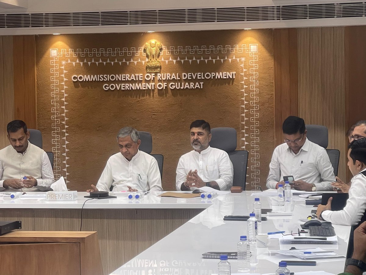 MLASanjaysinh's tweet image. આજરોજ ગ્રામ વિકાસ કમિશ્નર કચેરી ખાતે માન. કેબિનેટ મંત્રી શ્રી કુંવરજી બાવળીયા સાહેબની અધ્યક્ષતામાં ગ્રામ વિકાસ વિભાગની સમીક્ષા બેઠક યોજાઈ.

@kunvarjibavalia