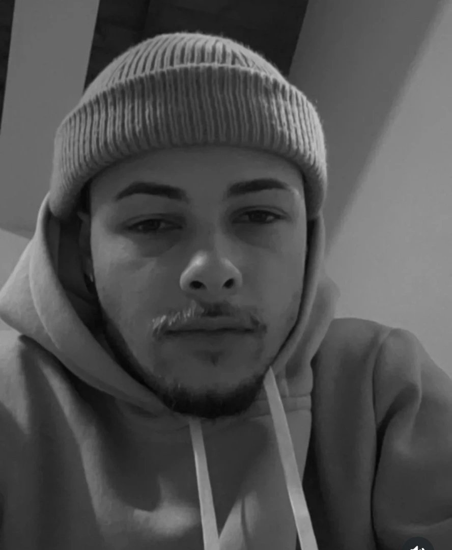 "Minha mente é um mundo, e o mundo me cobra"