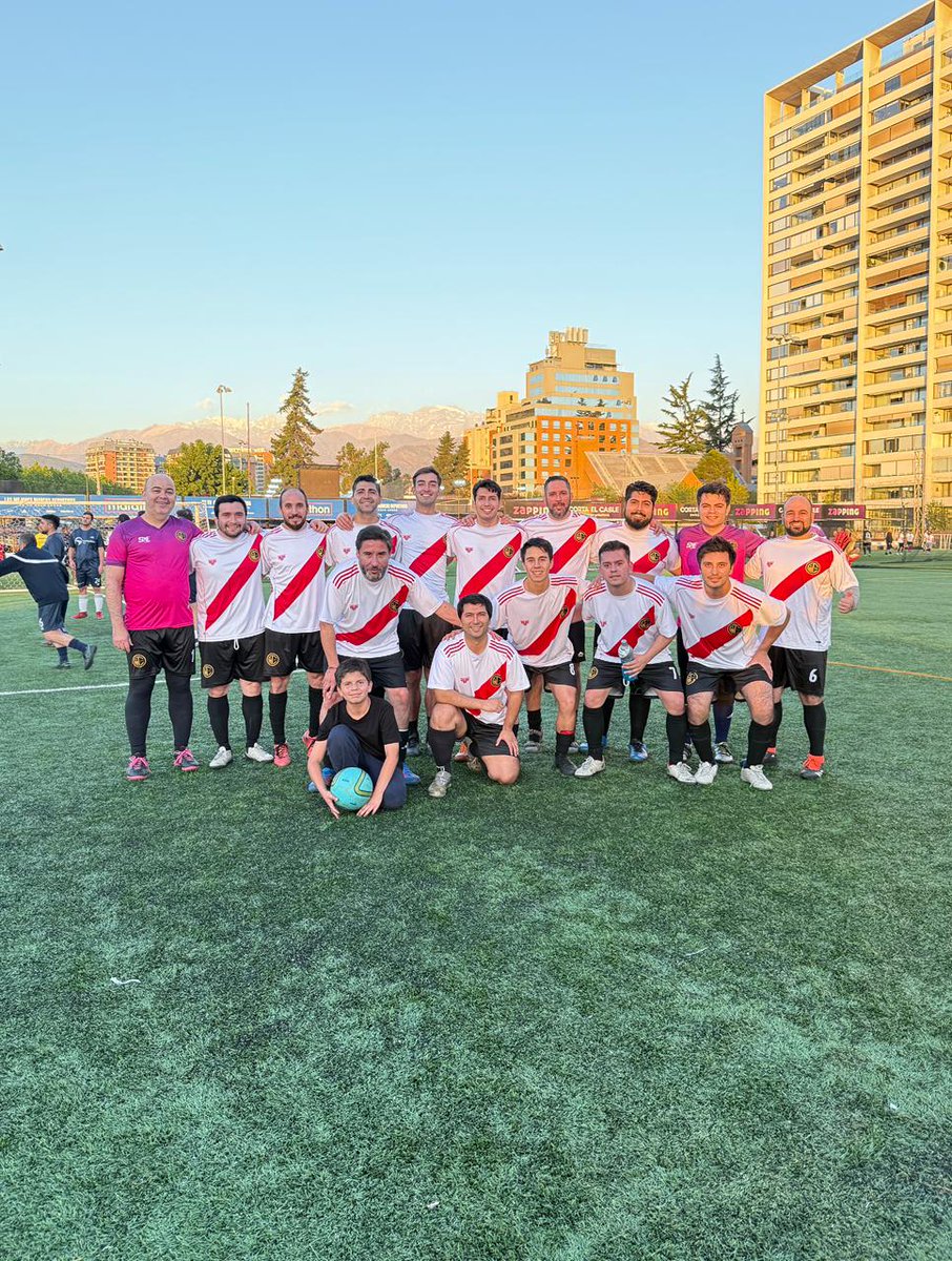Transelec's tweet image. 🏆⚽ Estamos muy orgullosos de anunciar que Tranchester City, equipo de fútbol de colaboradores de #Transelec, clasificó para la Copa de Oro de la Liga Energía, campeonato que reúne a diversas empresas del rubro.

💪¡Mucho éxito en los próximos encuentros!